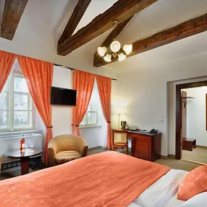 Otel Lippert