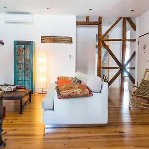 Apartment Charmingloft Avenida Large And Stylish, Lisbon